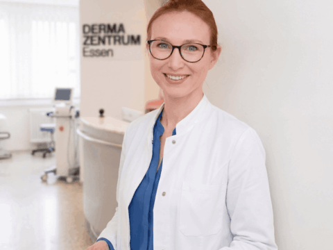 Frau Hallasch, Fachärztin für Dermatologie und Venerologie