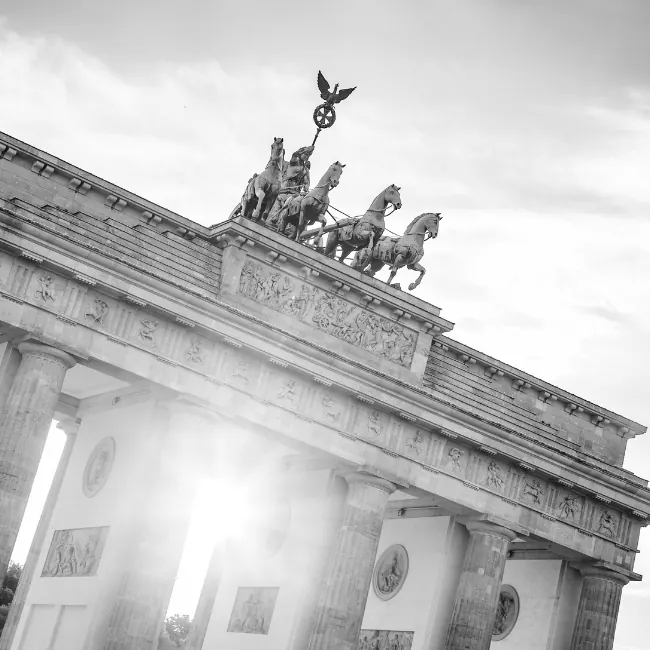 Tattooentfernung in Deutschland Brandenburger Tor Berlin Foto Copyright bluejayphoto Getty Images canva Doc-Tattooentfernung 2026
